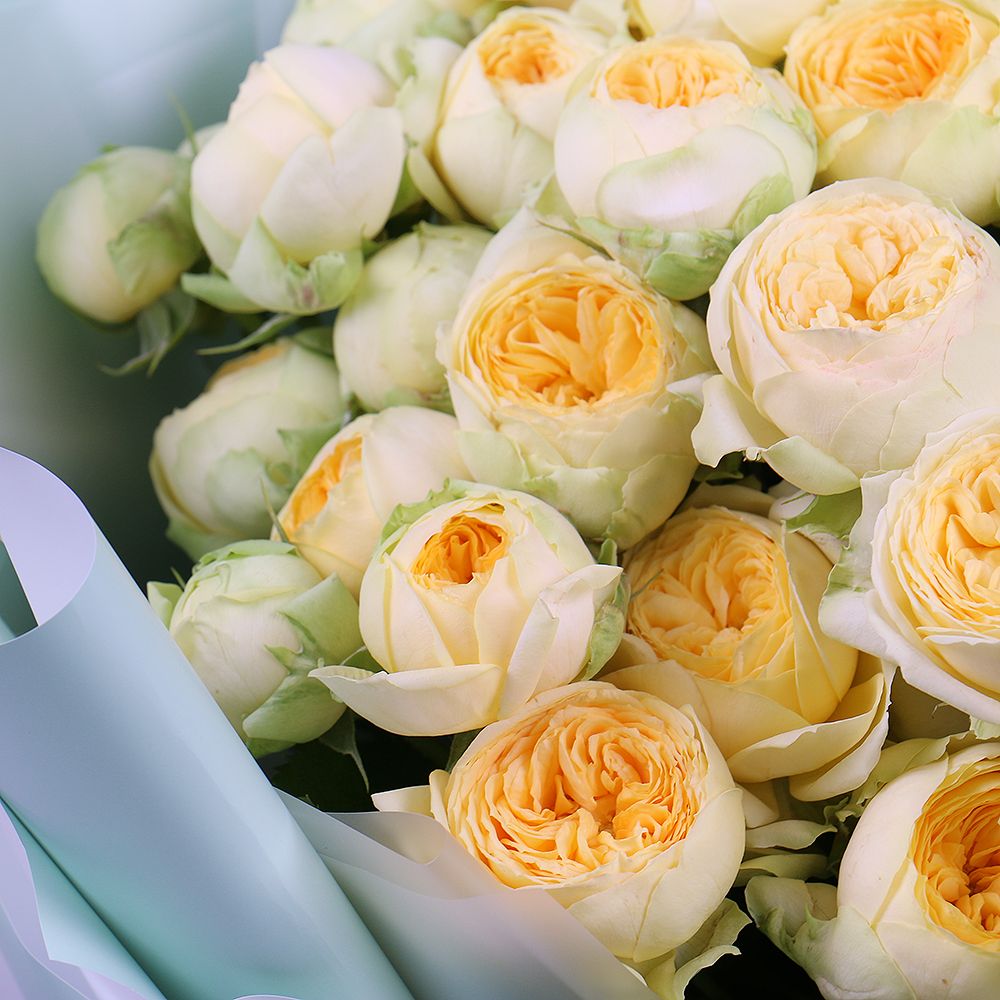 Букет жовтих півоноподібних троянд