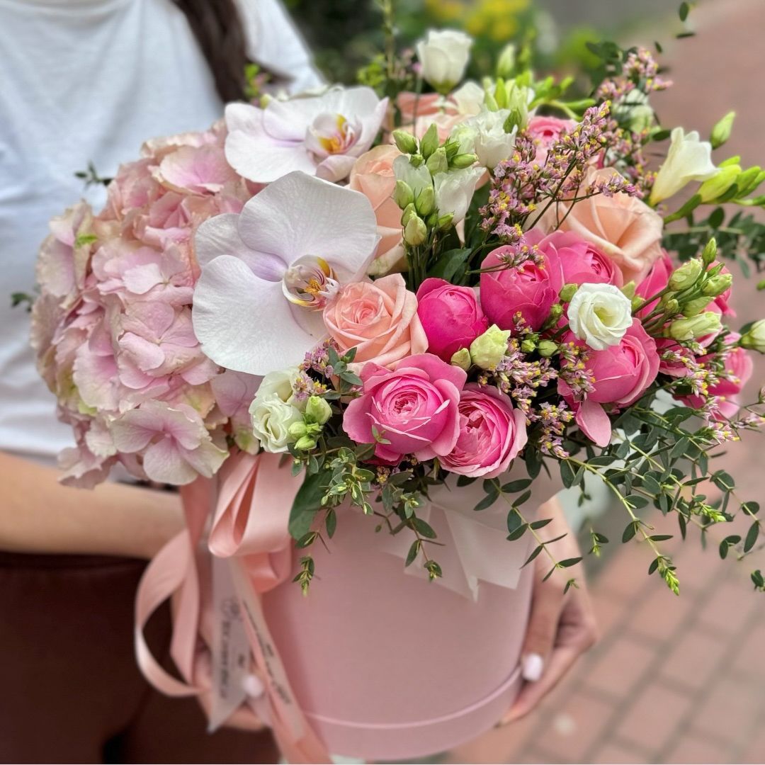 Flower arrangement With Love