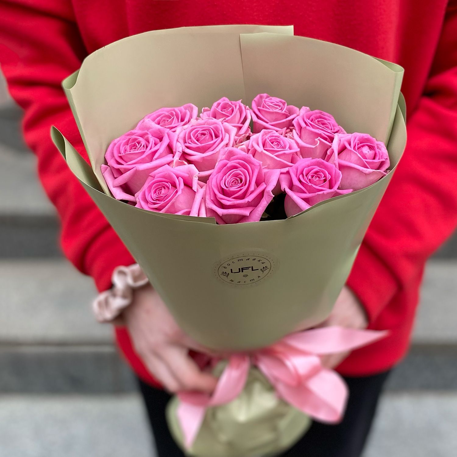 11 розовых роз 118 €