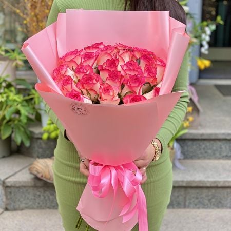 25 розовых роз Мендрисио