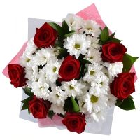 Букет из красных роз и хризантем Неустадт