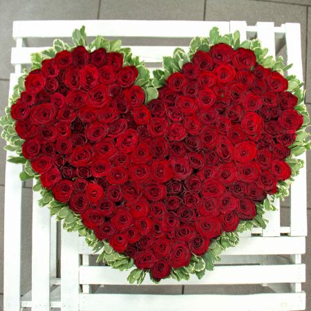 Серце із троянд  (145 троянд) Серце із троянд  (145 троянд)