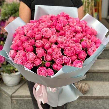 51 розовая пионовидная роза Лион