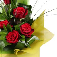 5 червоних троянд + Raffaello Дениші