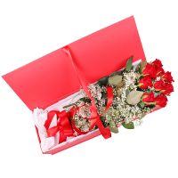 9 троянд в подарунковій коробці Солотвино