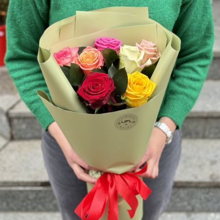 7 різнокольорових троянд Торремолінос