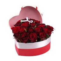Heart of roses in a box Lambert