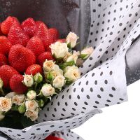 Strawberry and roses Shevchenkovo