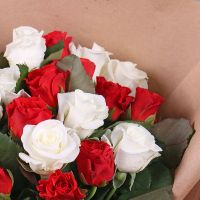 25 red and white roses Manas