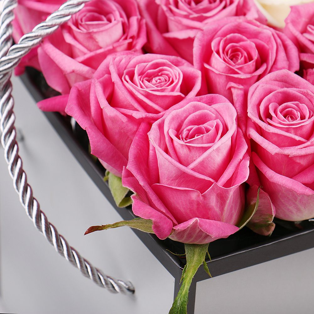 Розовые розы в коробке Розовые розы в коробке