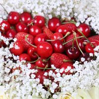 Квіткова коробка з ягодами Хоофддорп