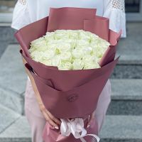 51 white roses Sakiai