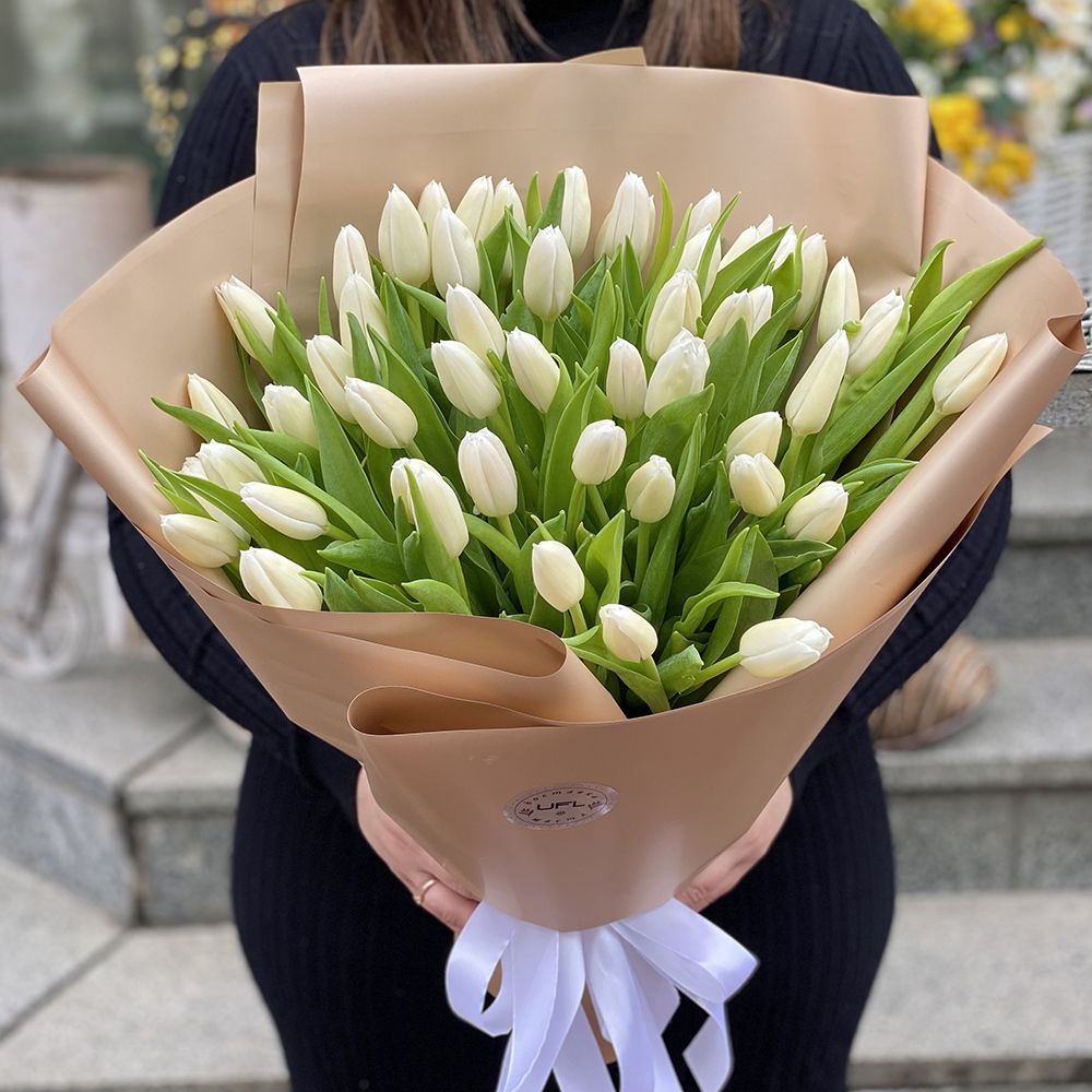 Белые тюльпаны (51 шт) Белые тюльпаны (51 шт)