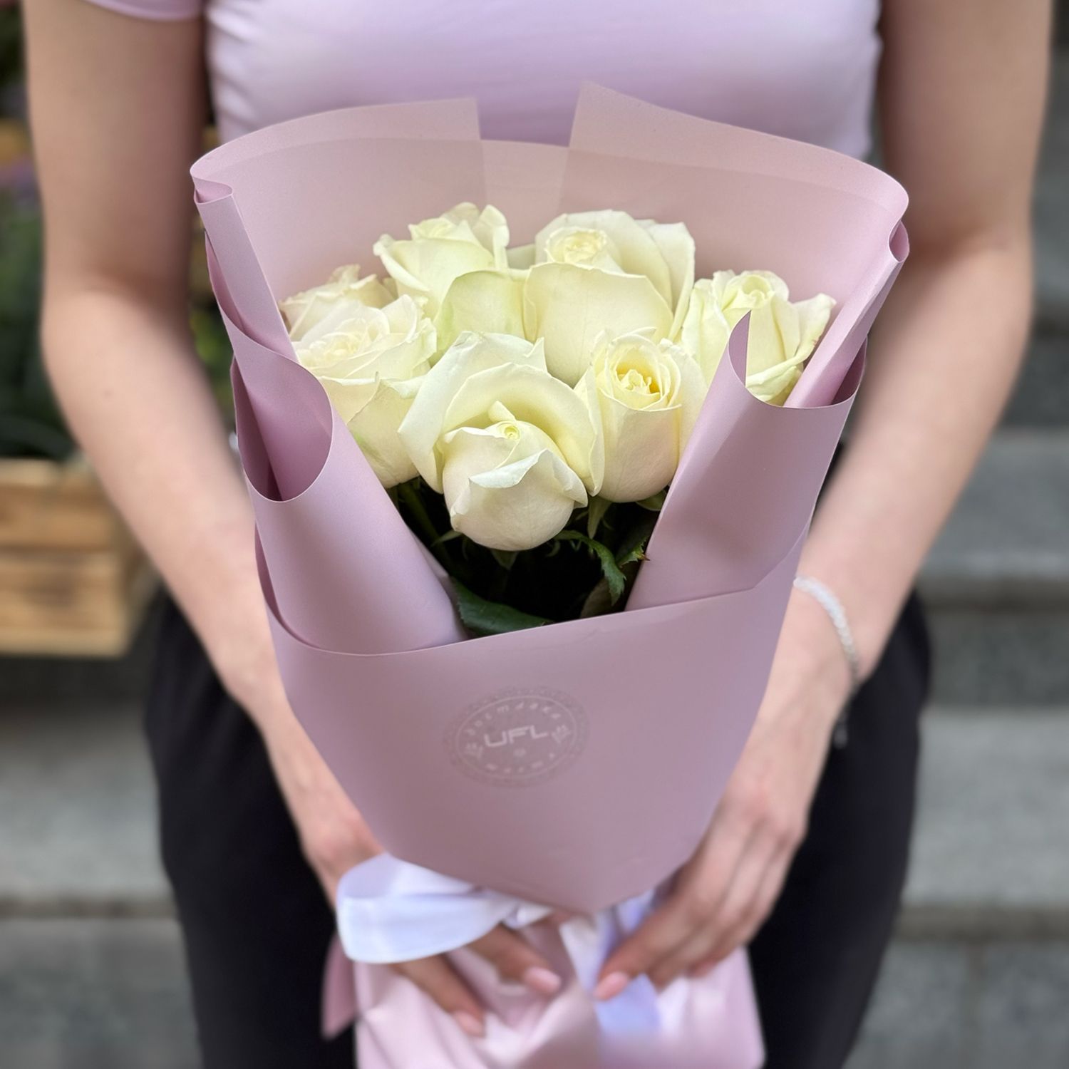 Букет 7 белых роз 88 $