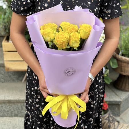 Квітень 7 жовтих троянд Вальтроп