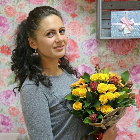 Mix of 9 Flowers in Yellow Tones Lisakovsk