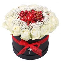 Цветочная коробка с ягодамі Ольшана