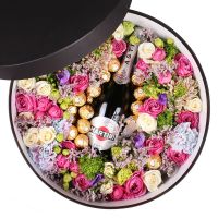 Коробка c цветами и шампанским Балыкчы