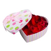 Rose petals in a box Midleton