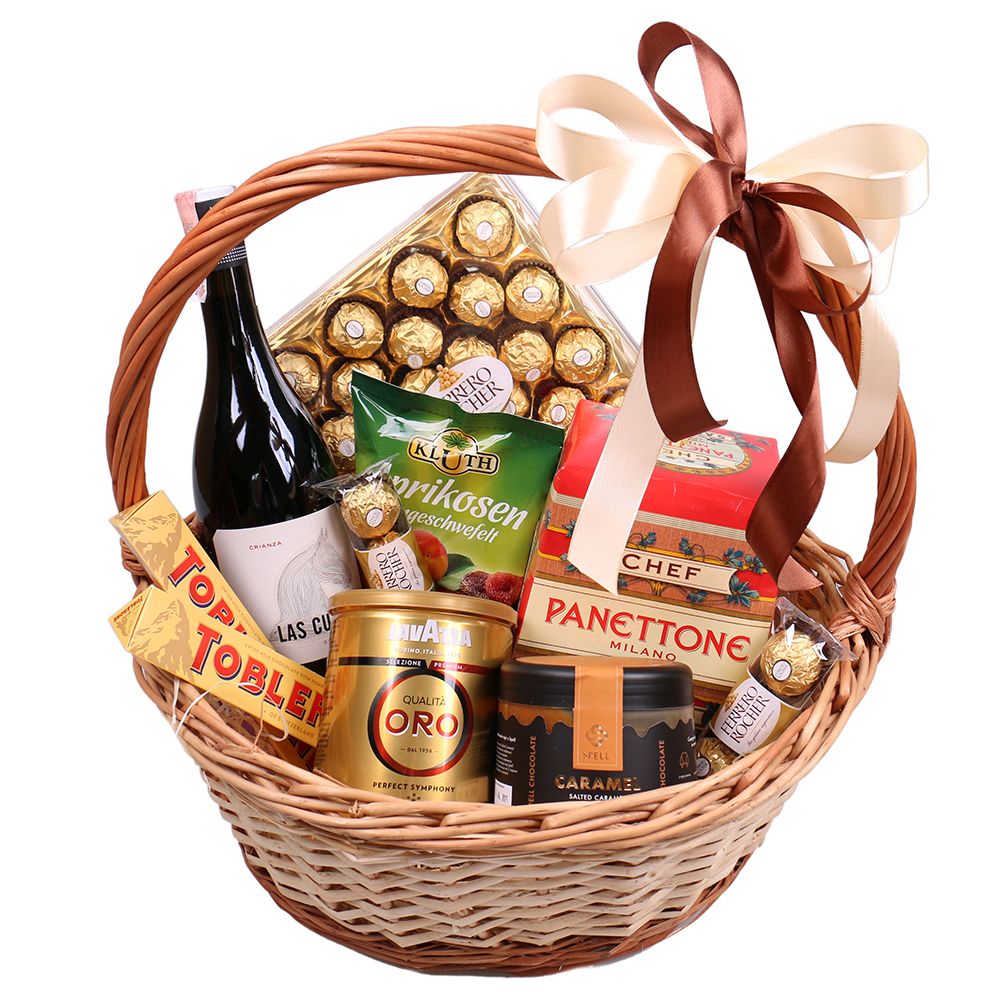 Gift basket with panettone Gift basket with panettone