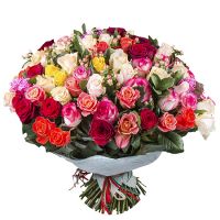 Великий букет різнокольорових троянд Гемюнден