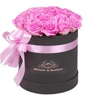 Розовые розы в коробке 23 шт Хельсинки