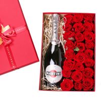 Roses in a box with champagne Grunkraut
