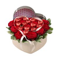 Серце з троянд з цукерками Кі-Лунг