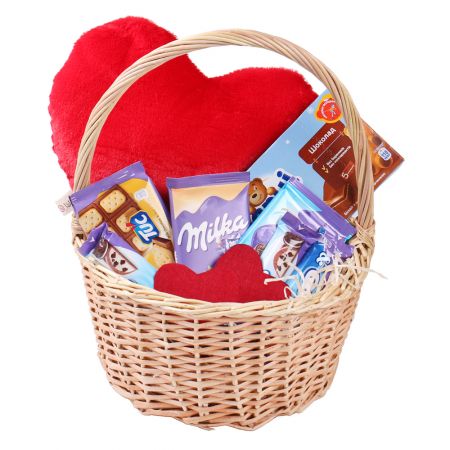 Sweet basket with heart Kiriyat-Shemona