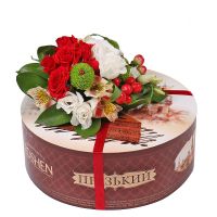 Cake with flower arrangement Pernio