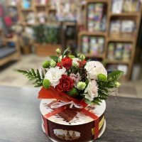 Cake with flower arrangement - Kansas City (Kansas, USA)