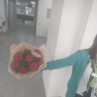 Букет 7 красных роз - Нэви Хилл