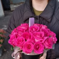 Розовые розы в коробке 23 шт - Ньюгэм