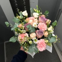Квіти в коробці для коханої - Кйонггі-до