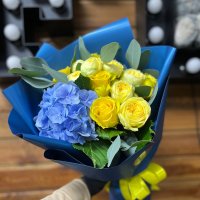 Blue and yellow bouquet - Midleton