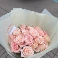 Букет Тет-а-тет 13 рожевих троянд - Кофу