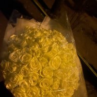 Квіти поштучно білі троянди - Салчія