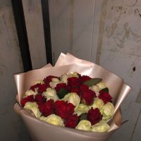 25 красных и белых роз - Ле Боуверет