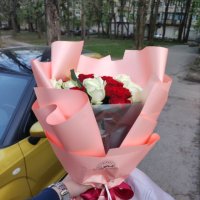 25 red and white roses - Chernomorsk (former Ilyechevsk)