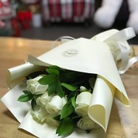7 white roses - Surabaya