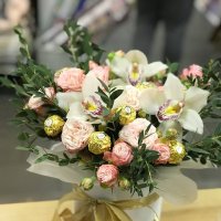 Коробка з трояндами та орхидеями - Белоні