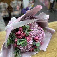Розовая гортензия и розы - Карабулак