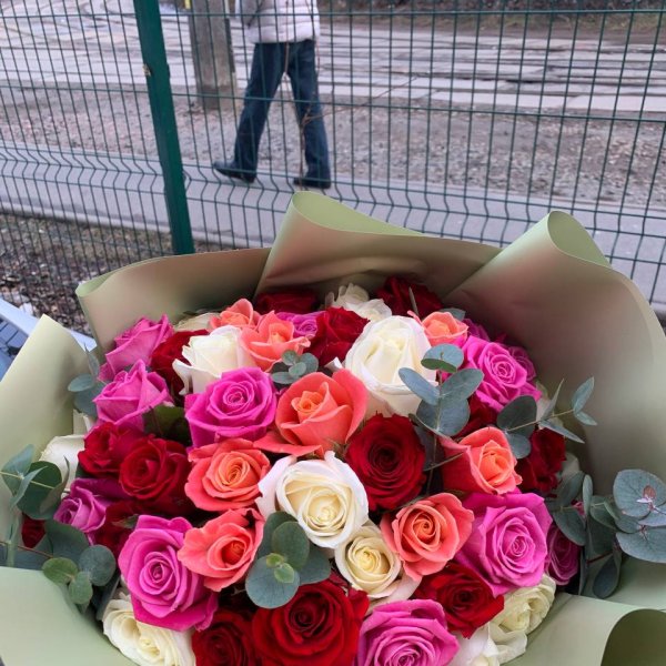 Букет троянд 51 різнокольорова троянда - Аммерсбек