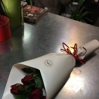 3 roses + chocolates - Miropol