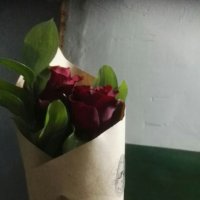 3 roses + chocolates - Miropol