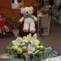 Коробка з трояндами та орхидеями - Середина-Буда