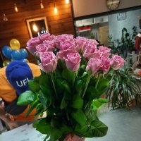 Цветы поштучно розовые розы - Бирзай