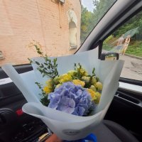 Blue and yellow bouquet - Delaware