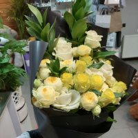 Funeral bouquet in gold color - Bellevue