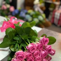 Квіти поштучно рожеві троянди - Вахау